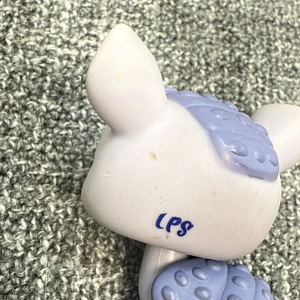 Littlest‎ Pet Shop Spring Bunny #1019 & Armadillo #1454 & LPS Brown Tree Stump